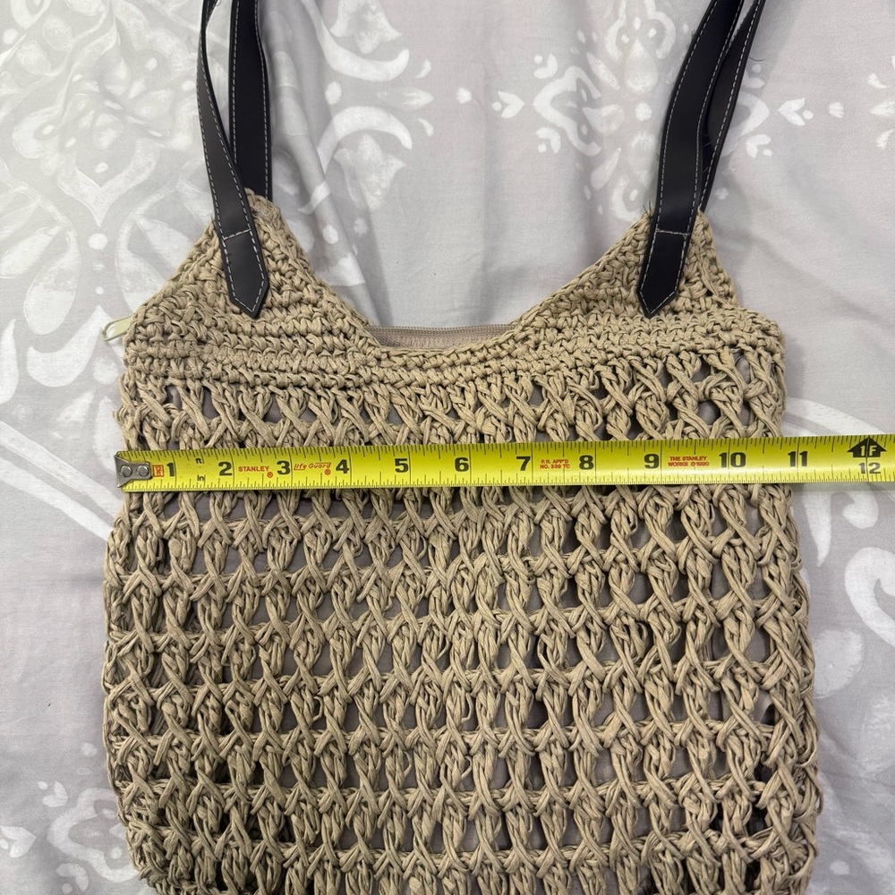 Woven Tan Tote Bag With Zipper Closure - Picture 6 of 9